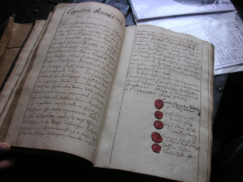 Kirchenbuch 1742 mit Wappensiegel von Christopf (Johann) Bährisch